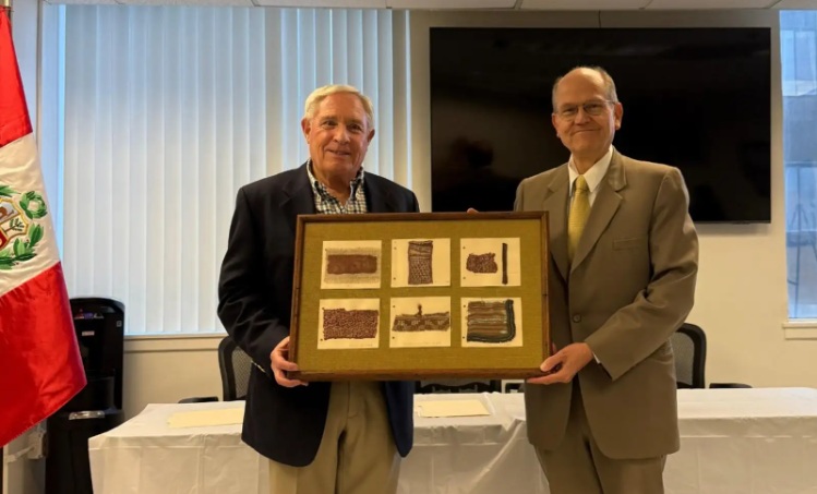 EE.UU. devuelve al Perú siete fragmentos de textiles prehispánicos