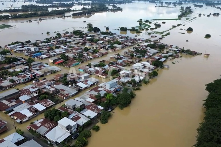"Estamos inundados": emergencia por lluvias en Ecuador deja 11 muertos desde enero