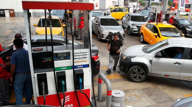 Ministro de Energía pide a taxistas usar gasolina y GLP para brindar servicio: “Tendrán que subir el precio”