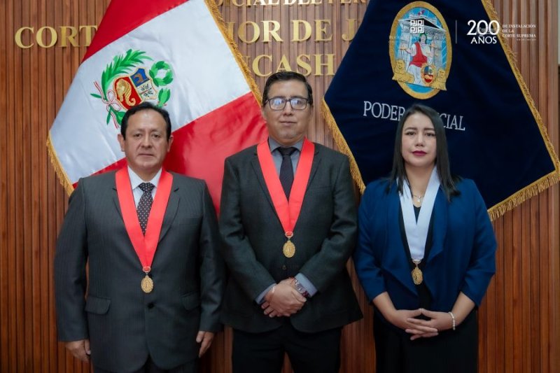 Huaraz: presidente de la Corte de Justicia de Áncash toma juramento a jueza especializada penal