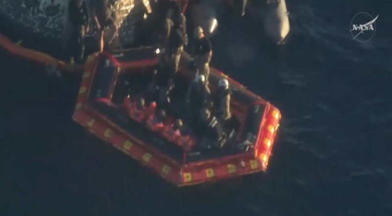 NASA: La tripulación de Artemis II ha sido extraída sana y salva de la nave Orion