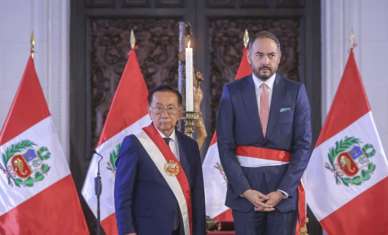 Amadeo Flores Carcagno jura como nuevo ministro de Defensa