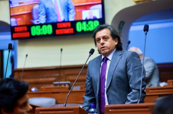 Congresista Málaga promueve moción de censura contra José María Balcázar