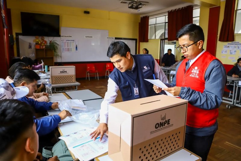 El 87 % de miembros de mesa de la primera vuelta recibieron compensación económica
