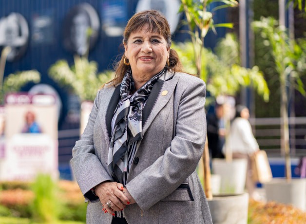 Docente de la UCV alcanza la distinción de Best Seller en Amazon con libro escrito en memoria a su hijo