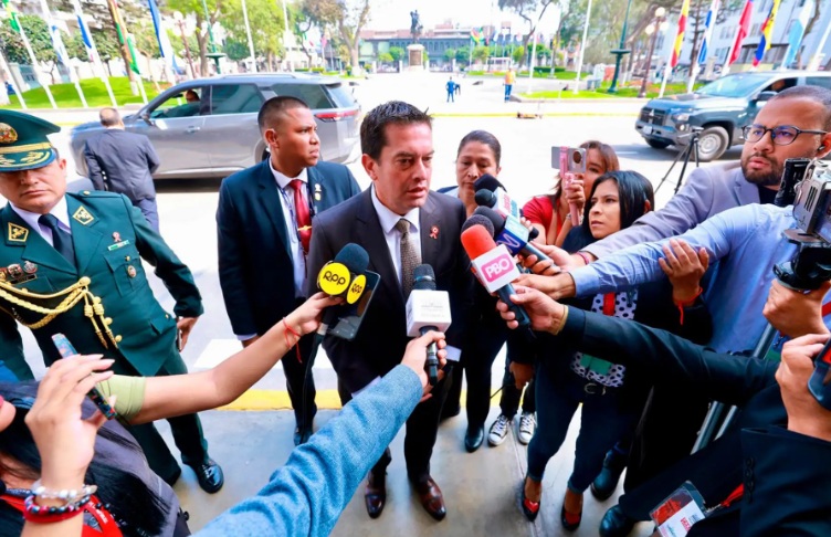 Presidente del Congreso pide cerrar filas y otorgar las facultades legislativas al Gobierno