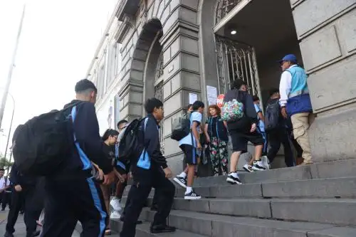 Diputados proponen garantizar continuidad escolar en caso de extraedad o atraso escolar