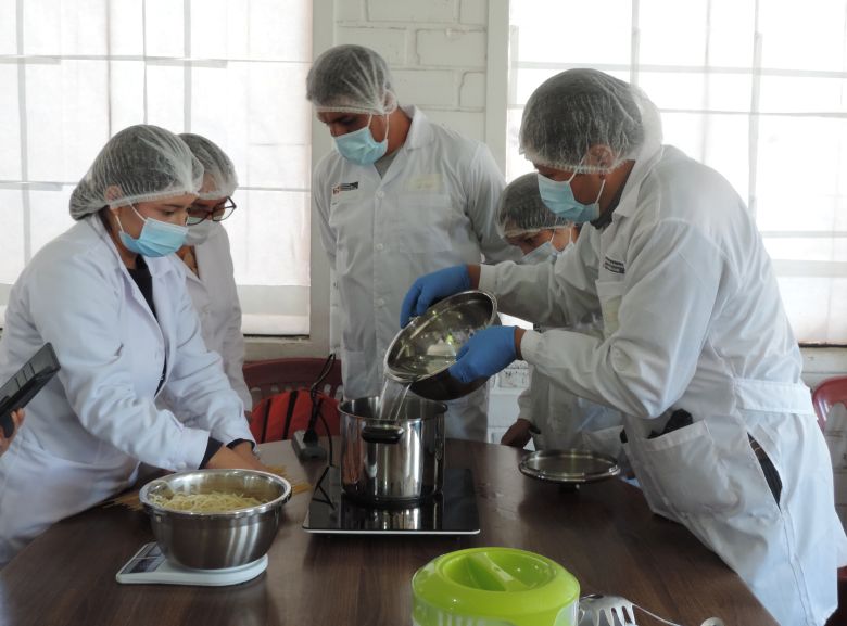 Áncash: fortalecen capacidades de analistas de gestión local para optimizar dosificación y valor nutricional de menús escolares