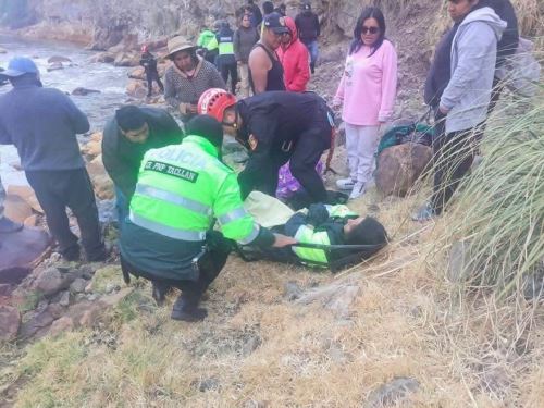 Áncash: cuatro integrantes de una familia se salva de milagro tras la caída de una camioneta al río Santa