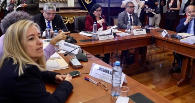 Comisión de Constitución de la Cámara de Diputados: sesión que debate pedido de facultades legislativas se retomará mañana jueves