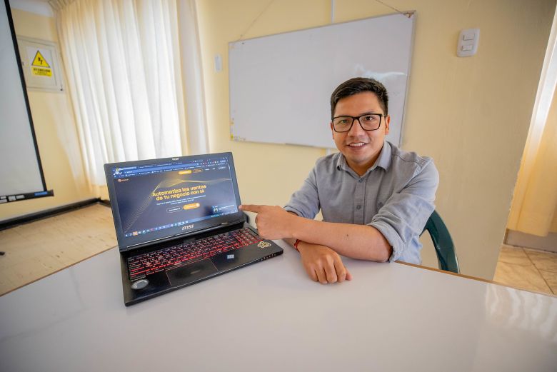 De los Andes al mundo: becario peruano convirtió sus ideas en tecnología de alcance internacional