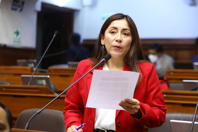 Fiscalía abre investigación preliminar a excongresista ancashina, Kelly Portalatino, por atropellar con su vehículo a ciclista