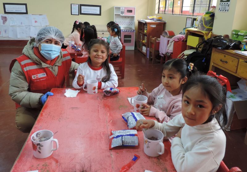 Supervisan servicio alimentario en cuatro escuelas de Pomabamba para garantizar salud de los estudiantes