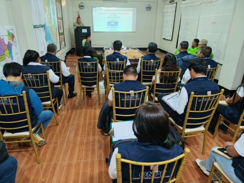 Jefes de las ODPE de Áncash coordinan con la Policía y el Ejército acciones de seguridad para la jornada electoral