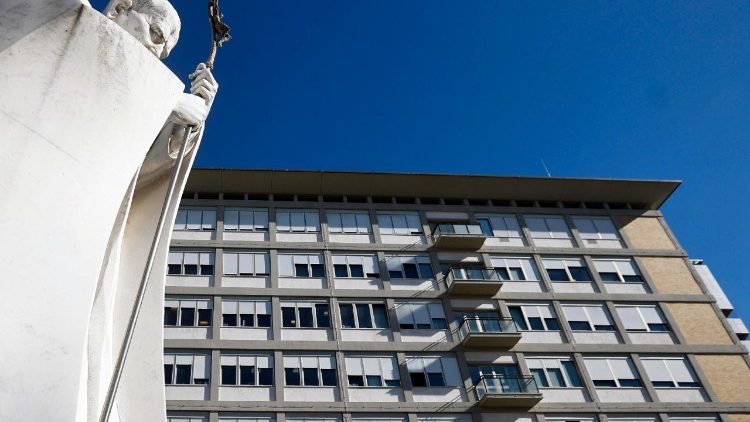 Intervención al Santo Padre ha concluido con éxito en el Policlínico Gemelli, informó el Vaticano