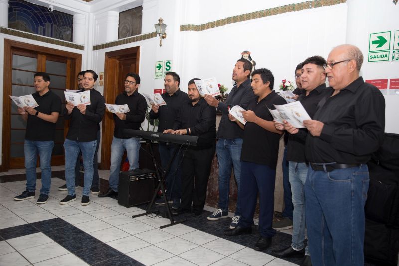 Ex integrantes de "Los Toribianitos" rinden homenaje al papa León XIV