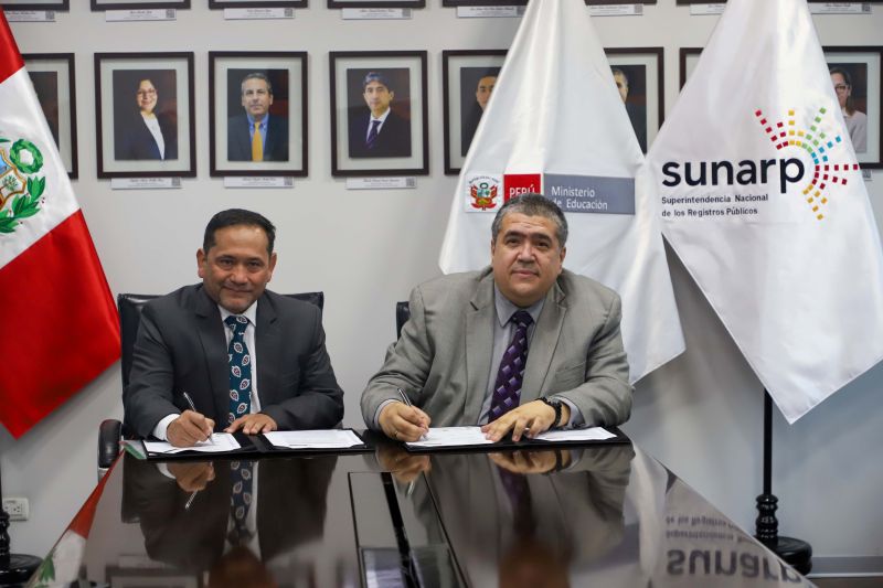Sunarp y Minedu unen esfuerzos para impulsar el saneamiento de más de 30 mil colegios del país