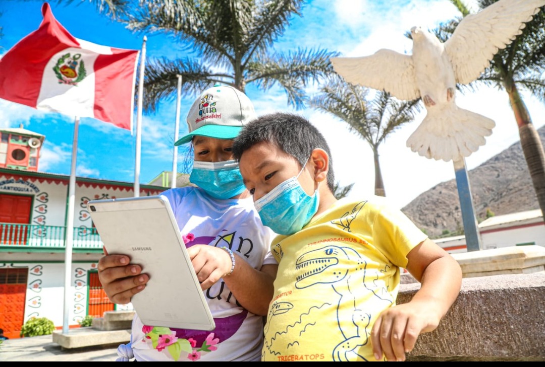 Buscan conectar a dos millones de peruanos en zonas rurales con proyectos de banda ancha