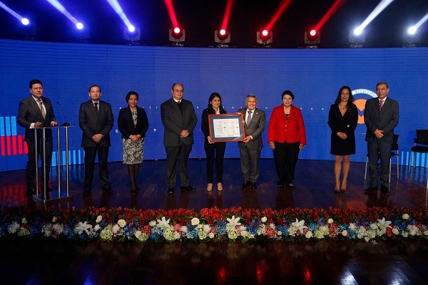 UCV recibe certificación ISO 9001:2015 de la SGS