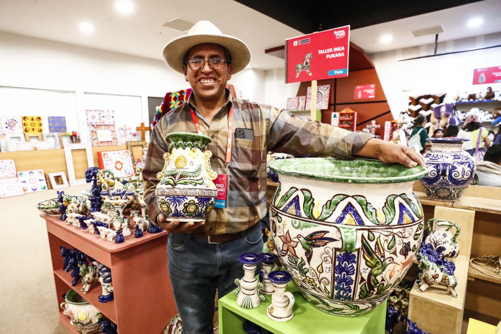 Más de 300 colectivos de artesanos y artistas tradicionales participan en Mekenma Tee Aka, Ruraq maki