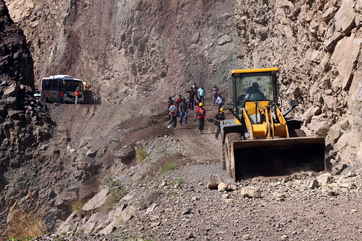 Después de cuatro días se reabrió el tránsito en la carretera a Pallasca, afectada por huaico