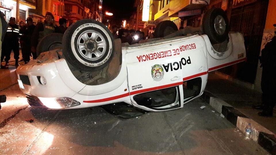 Patrullero chocó con vehículo Yaris en el jirón Sucre de Huaraz