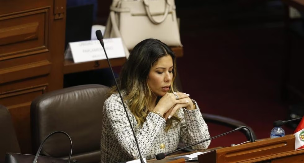 Comisión de Ética aprueba denuncia de oficio contra congresista Rosselli Amuruz