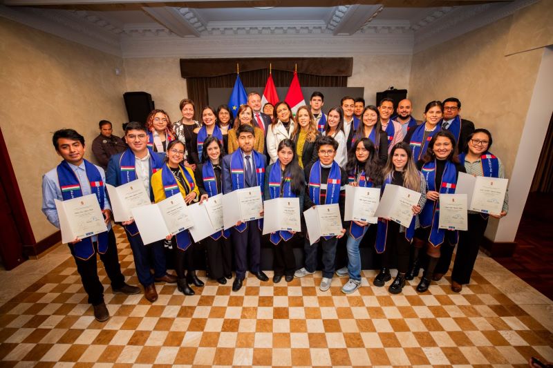 Casi una treintena de peruanos ganaron beca del Gobierno de Hungría para seguir estudios superiores