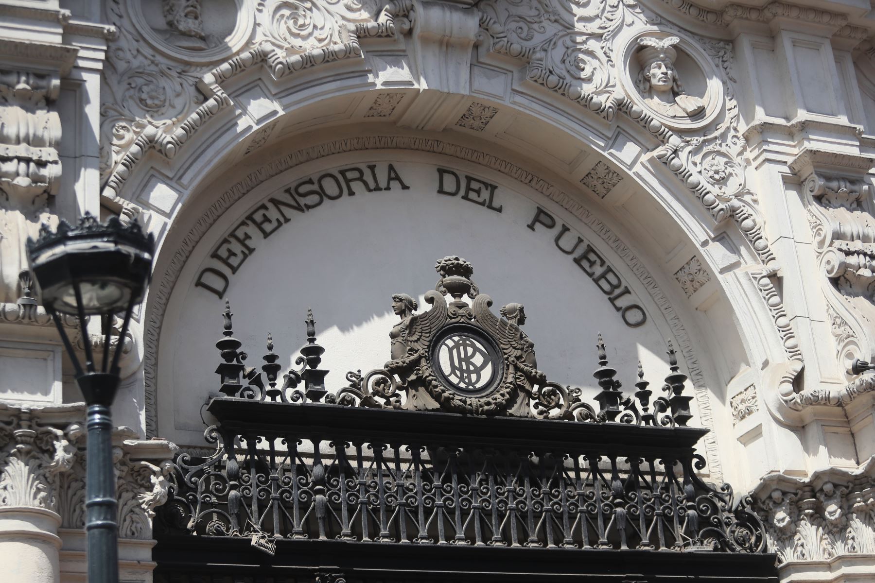 Defensoría sobre decreto de urgencia para garantizar el acceso a medicamentos genéricos