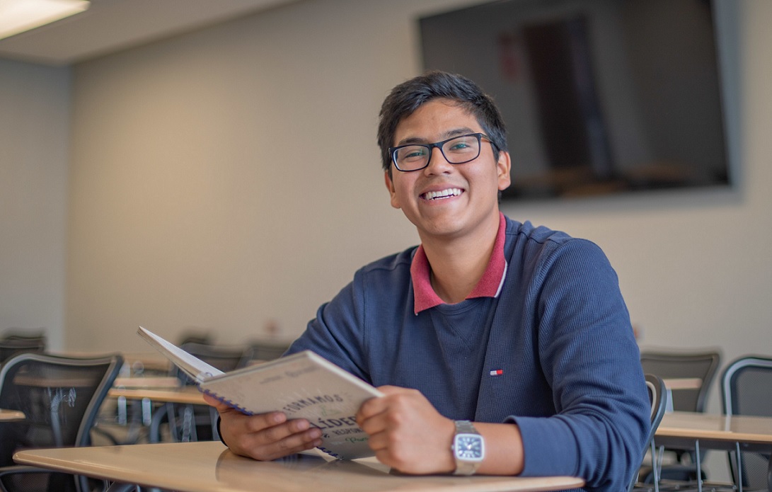 ¿Sabías que puedes estudiar una carrera con el apoyo de una beca o de un crédito?  