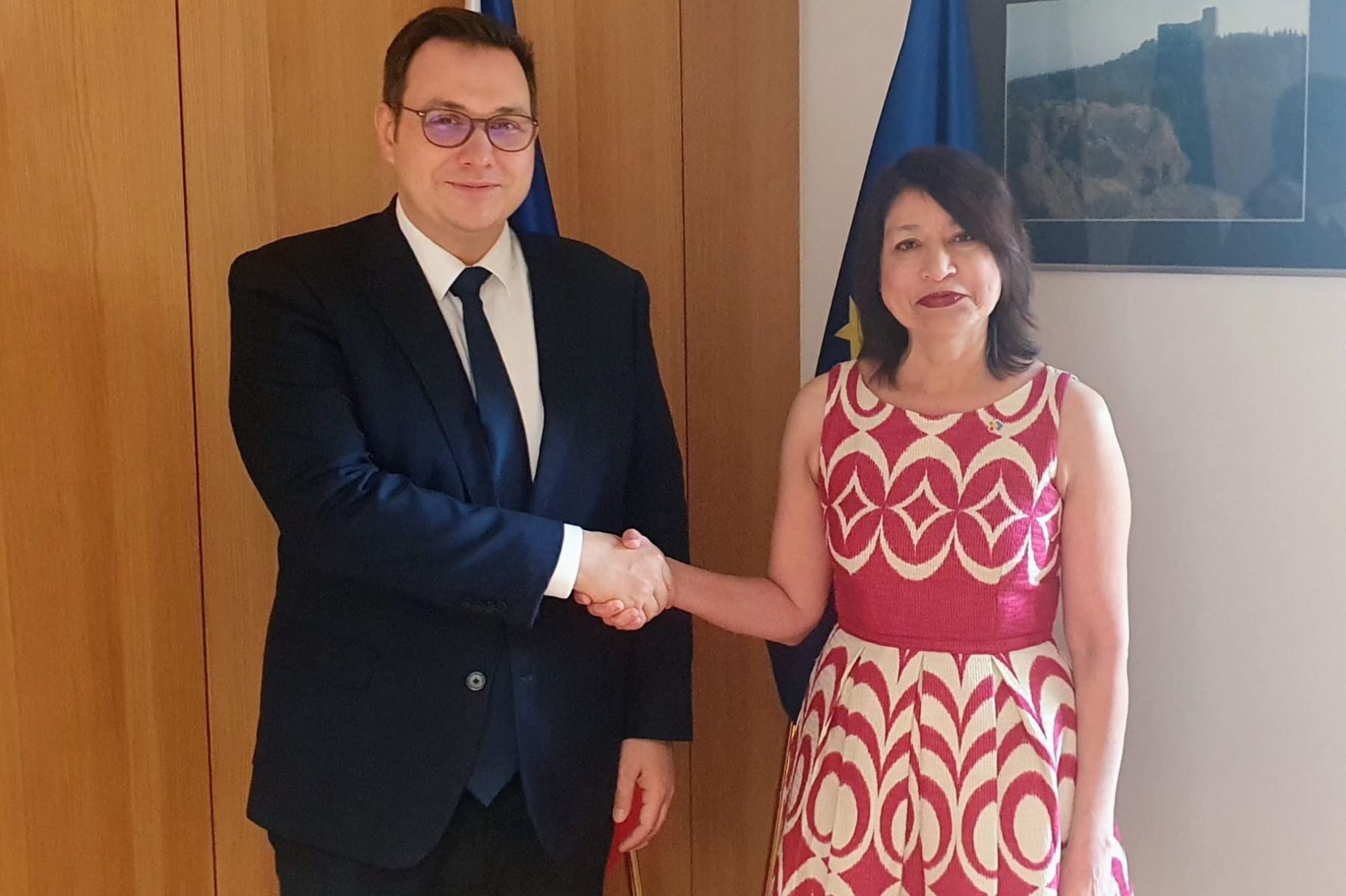 Canciller Ana Cecilia Gervasi se reúne con su homólogo de República Checa