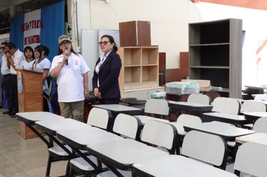 Ministra de Educación asegura que más del 90% de colegios del país recibió materiales educativos