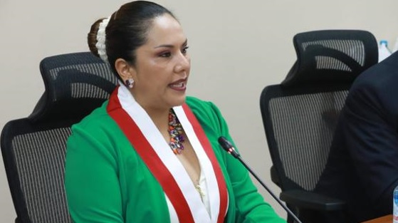 Comisión de Ética aprueba investigar a congresista Digna Calle por licencias