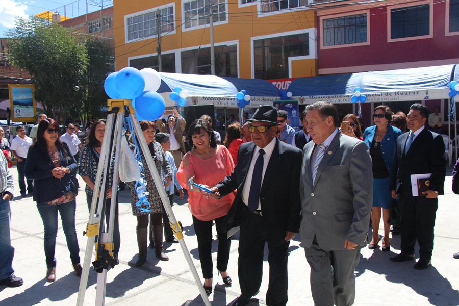 Autoridades municipales de Huaraz inauguraron parqueo San Martín