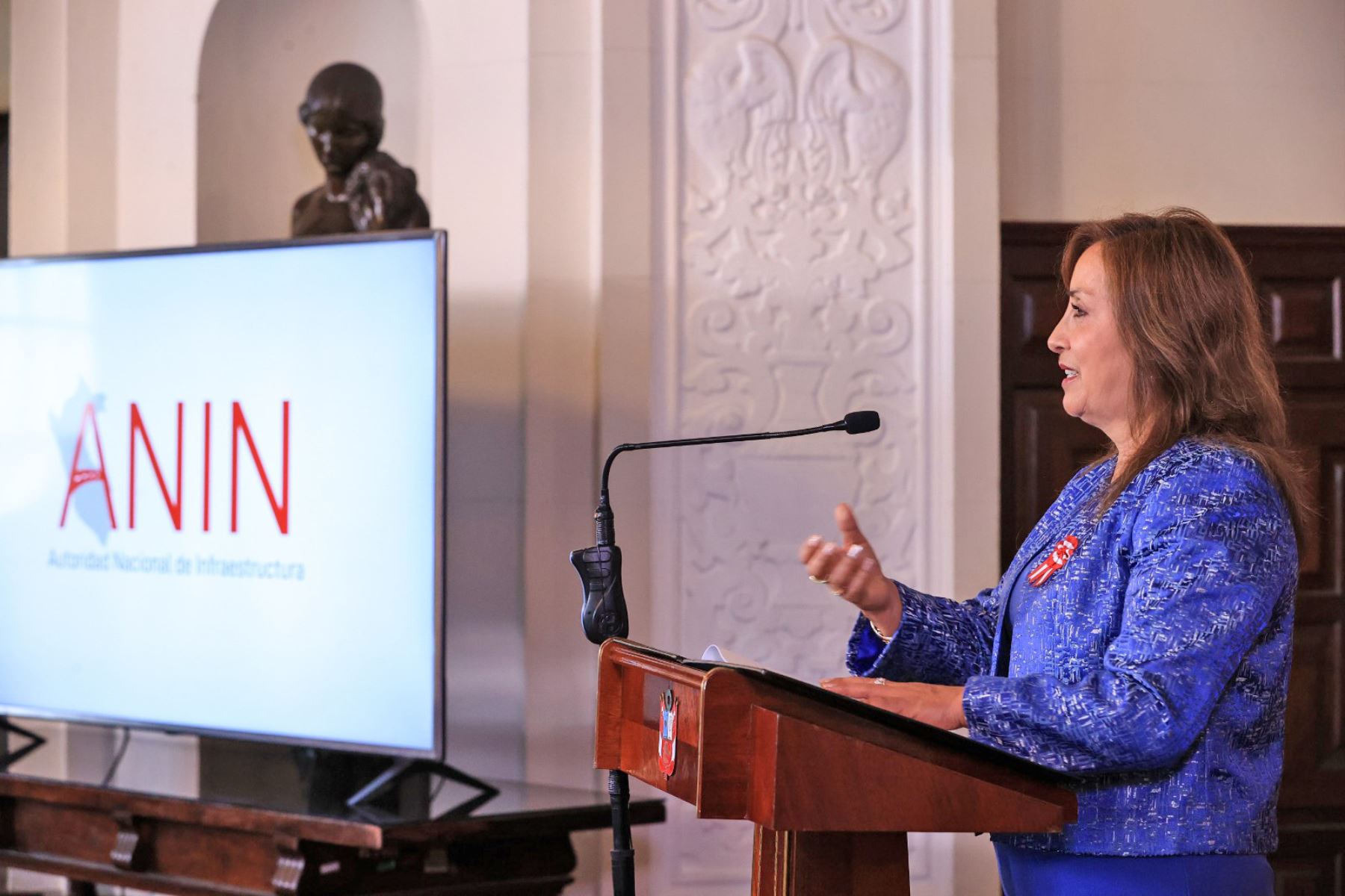 Presidenta Boluarte plantea agenda social e invita al diálogo en paz