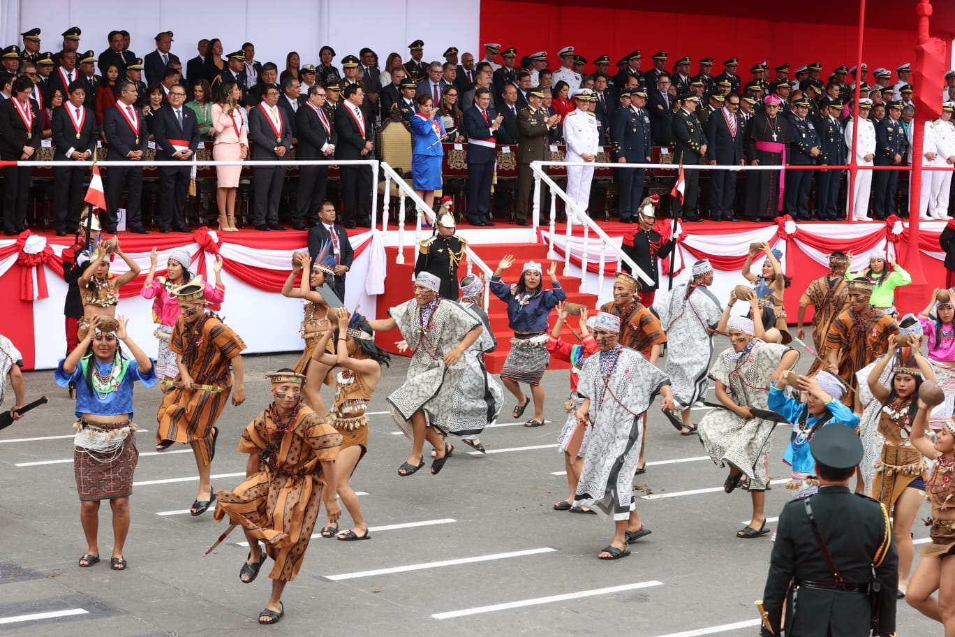 Jefa del Estado preside la Gran Parada y Desfile Cívico Militar