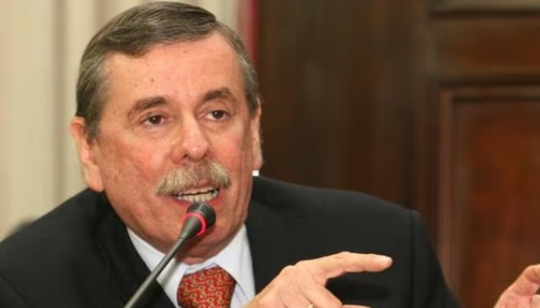 Fernando Rospigliosi asumirá cargo de Hernando Guerra García en el Congreso tras su fallecimiento