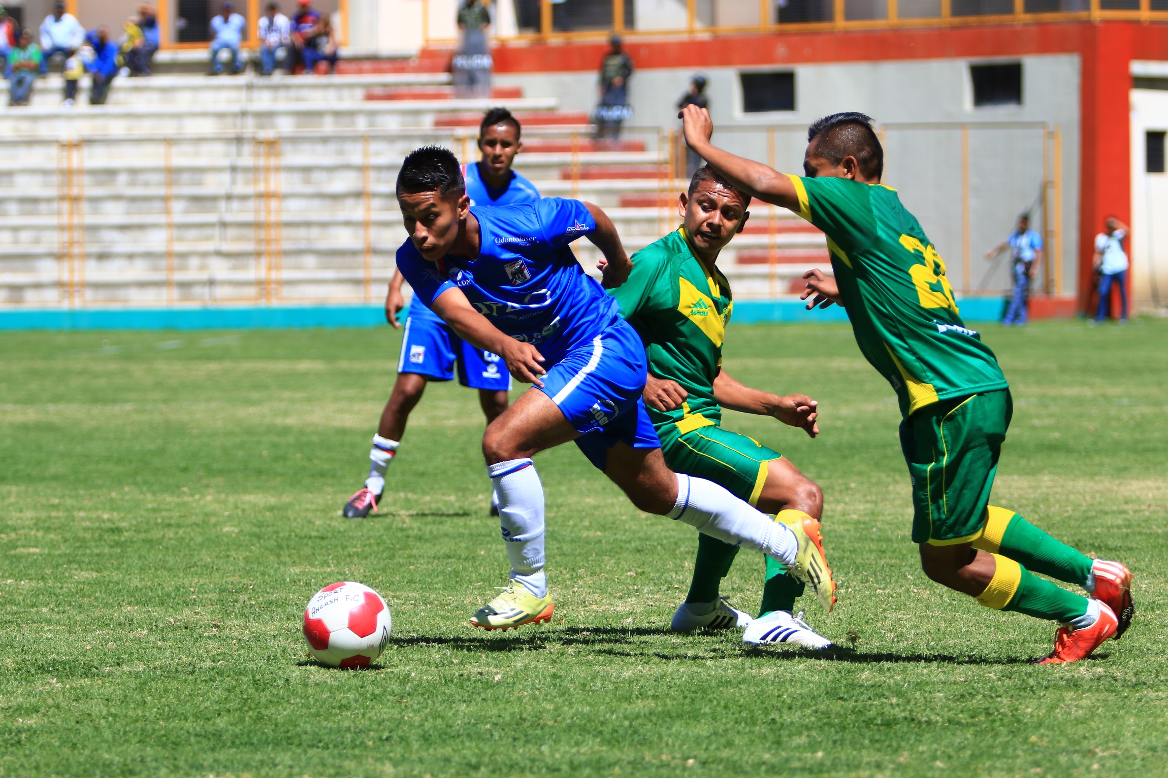 Sport Áncash ganó 2 a 1 al Manucci de Trujillo en el estadio Rosas Pampa de Huaraz