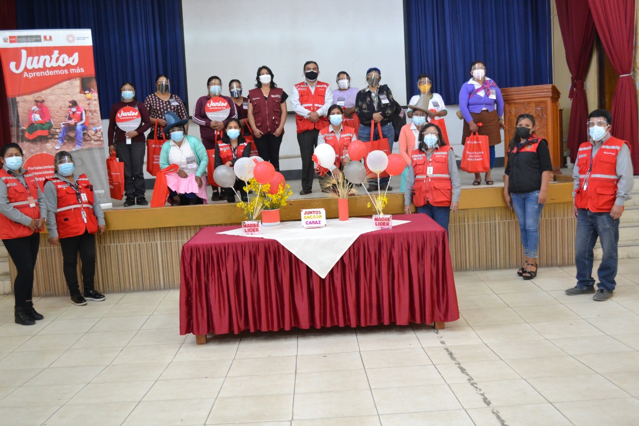 Juntos capacita a más de 200 madres líderes de todo el país