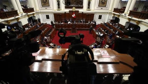Los costosos pedidos de los parlamentarios al Congreso: alfombras, frigobares y mamparas de 10 mil soles