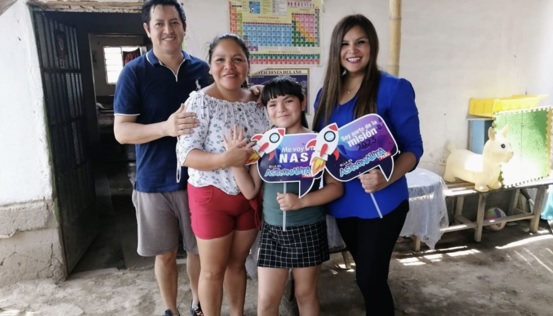 Doce niñas peruanas visitarán Centro Espacial de Houston