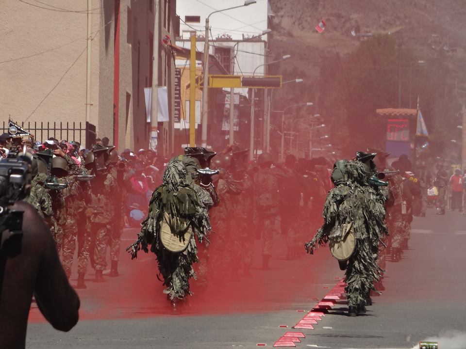 Alcalde encabezó desfile por el Día de la Bandera en la plaza de armas