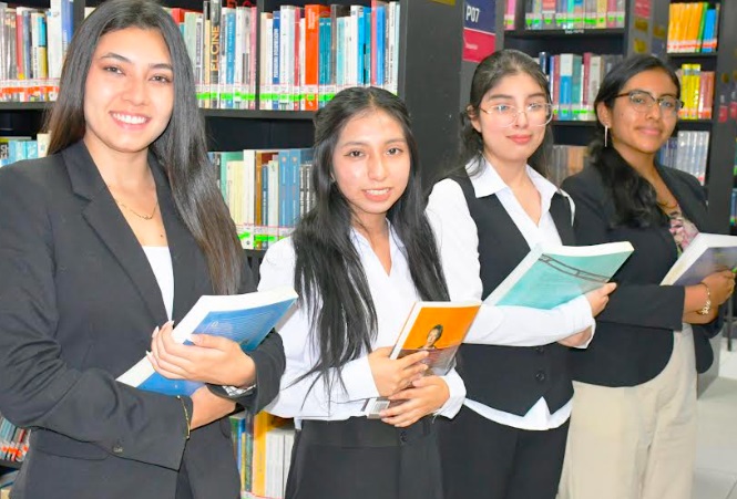 Estudiantes de la UCV participaron como expositoras en congreso de investigación en México