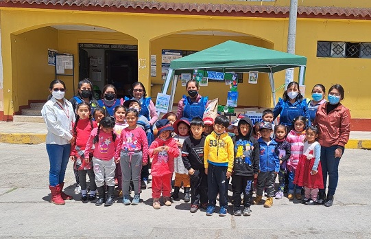 Qali Warma y comuna de Bolognesi promueven reciclaje y gestión de residuos sólidos en instituciones educativas   