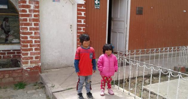 Niños de 3 y 6 años abandonados en Huarmey son enviados a aldea infantil en Huaraz
