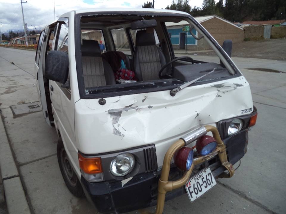 Trailer embiste a combi en el distrito de Cátac-Recuay