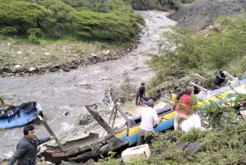 Áncash: caída de bus al río Pacosbamba deja seis fallecidos y varios heridos