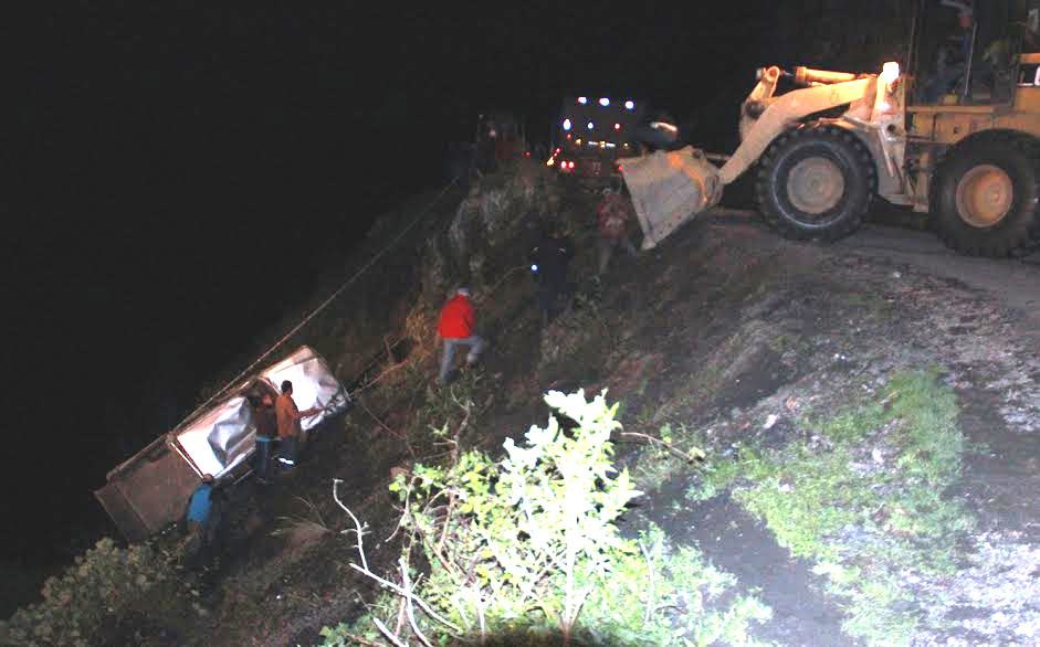 Pallasca: dos heridos tras maniobras para  ayudar a un vehículo en el sector Barro Negro
