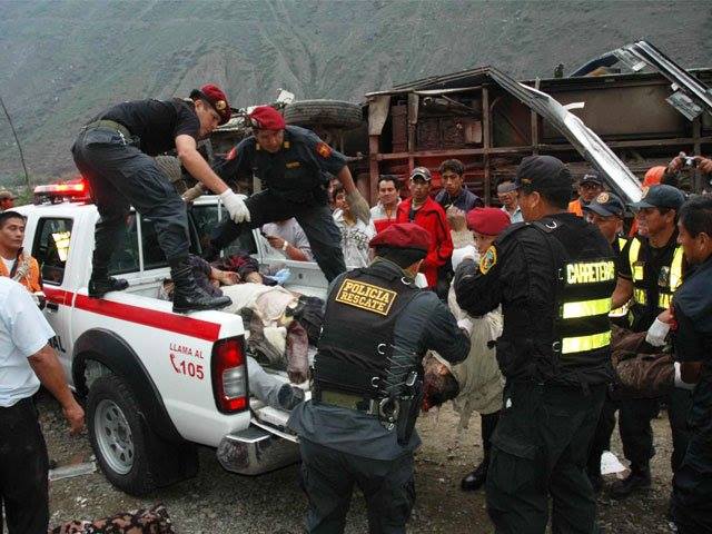Dos muertos deja choque entre auto y bus de turistas en la vía Huaraz-Caraz