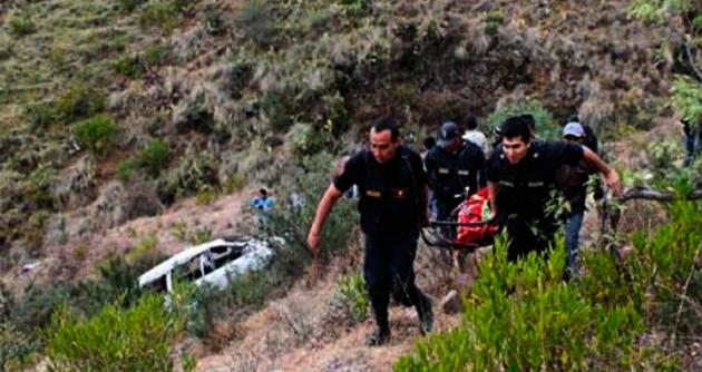 Áncash: Tres muertos y 7 heridos al caer una combi a un barranco en Pallasca